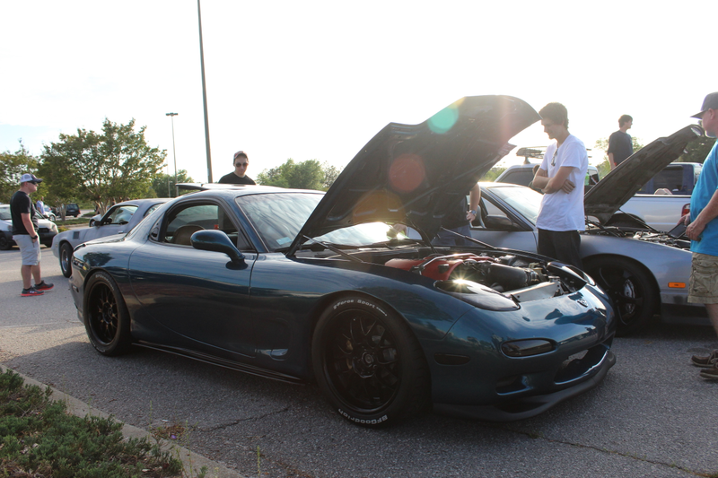 Illustration for article titled I Went to a Local Car Meet Tonight
